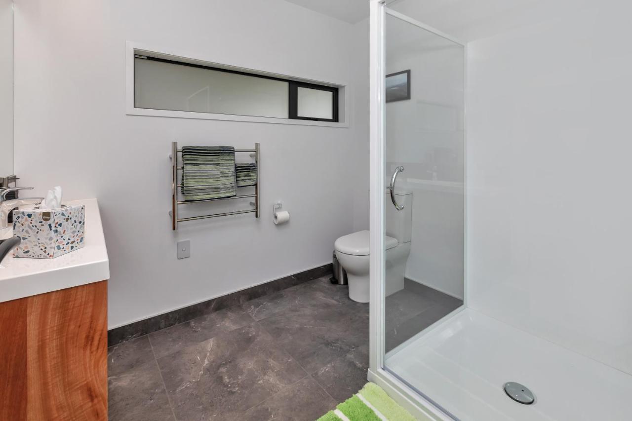 Bed and Breakfast Roy And Anns Haven One Tree Point Екстер'єр фото