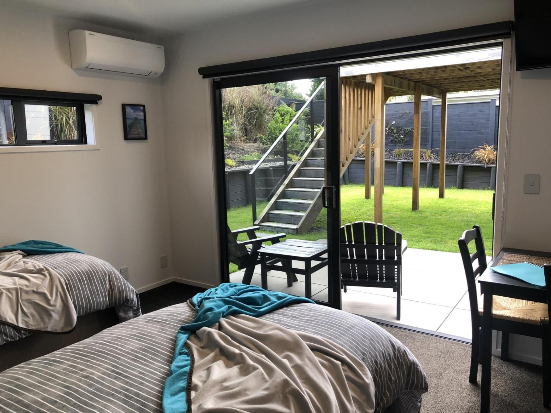 Bed and Breakfast Roy And Anns Haven One Tree Point Екстер'єр фото
